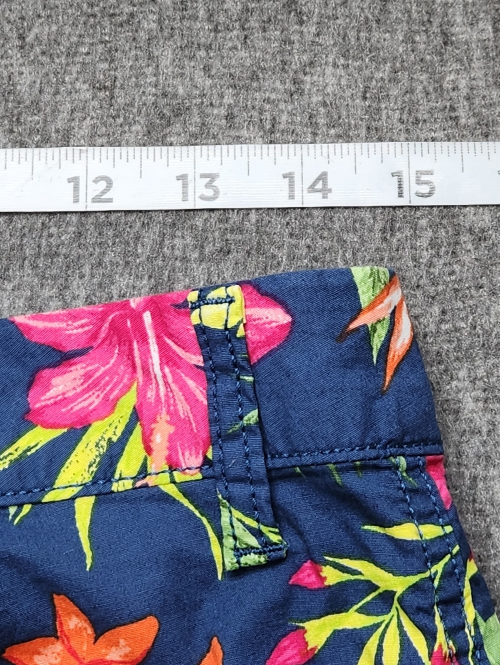 Style & Co Shorts‎ Womens 4 Tropical Floral Navy Stretch Summer Casual - Picture 7 of 7